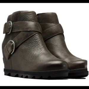 Women's Sorel Joan Of Arctic Wedge II Buckle Boot NL3360 Quarry Size 6